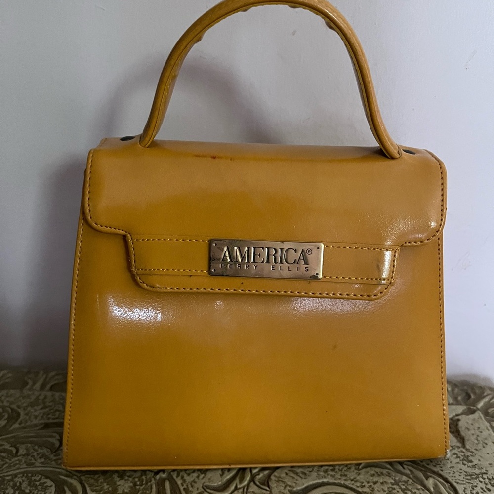 AUTHENTIC RETRO STYLE PURSE.